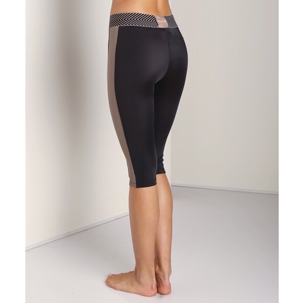 🦄SOLD🦄 Olympia Activewear | Zeus Crop Legging - Picture 4 of 12